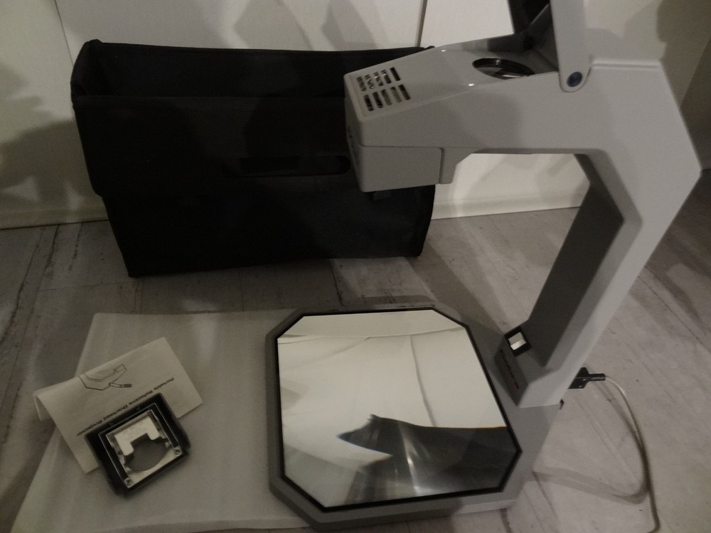 Apollo Cobra Portable Reflective Overhead Projector w/Carrying Case -VS 3000