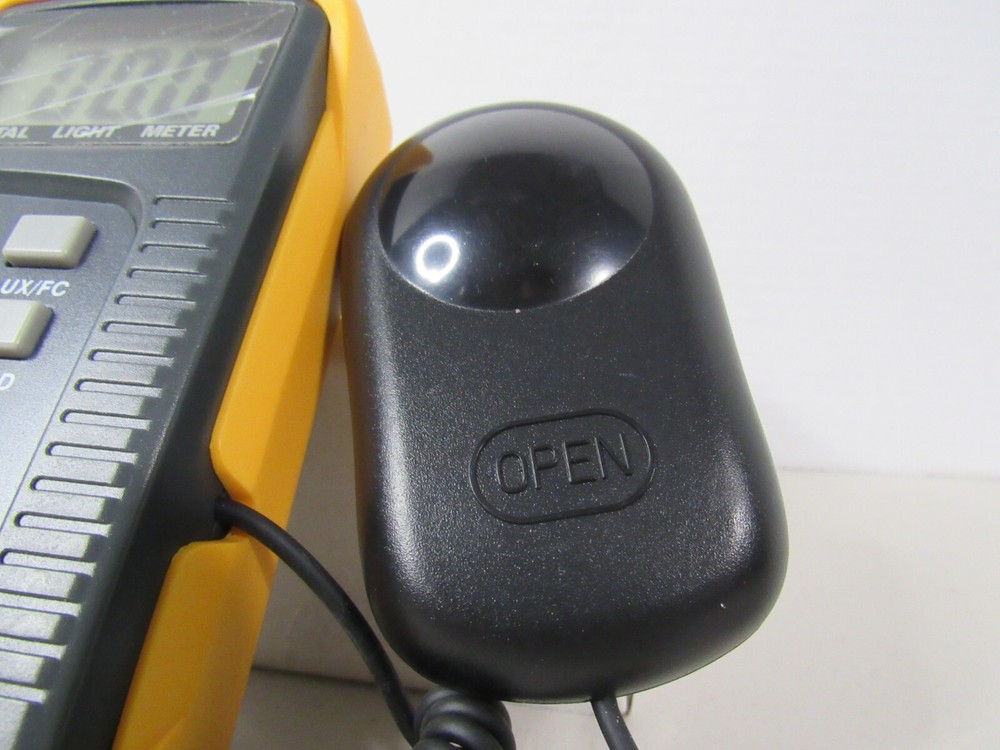 Digital Illuminance Light Meter LCD Display LX-1330B Working-Used