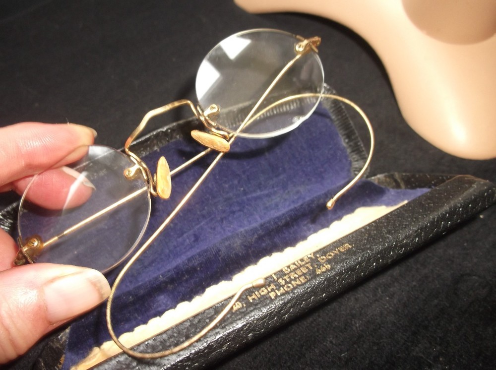 ANTIQUE SPECTACLES RIMLESS - GOLD TONE UNTESTED - SPRINGY HOOK ARMS + OLD CASE