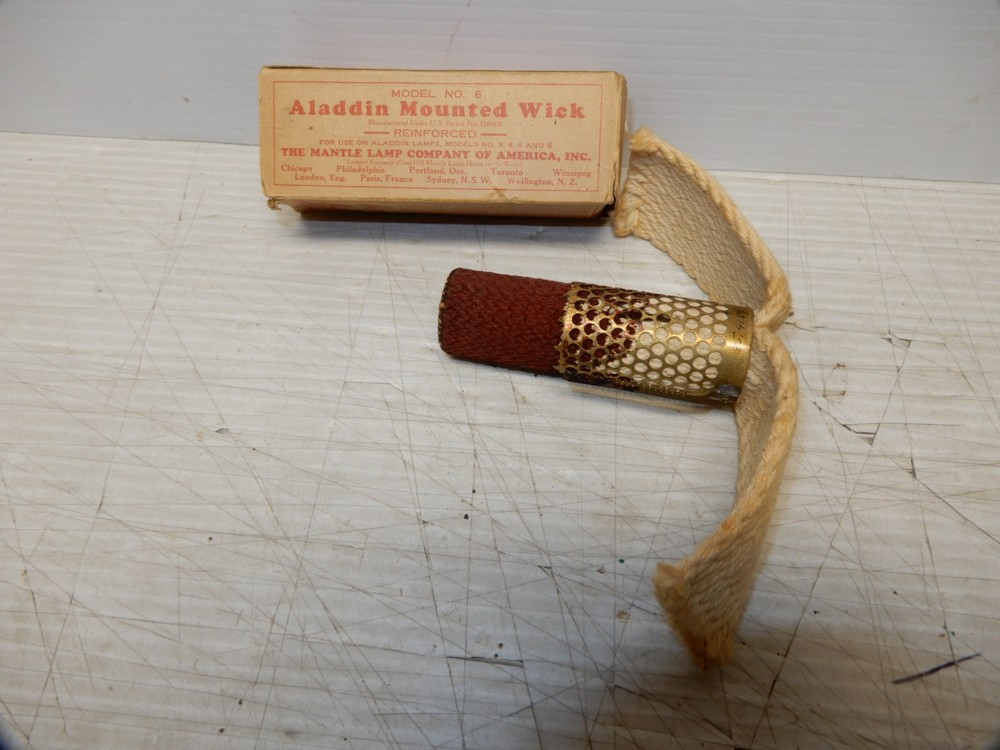 ANTIQUE ALADDIN MOUNTED WICK IN BOX