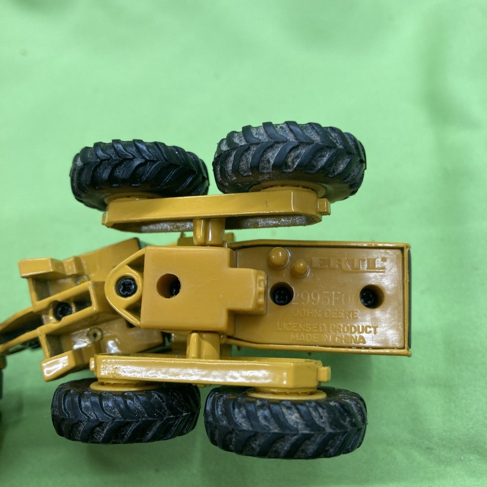 John Deere Ertl Grader Diecast Toy Model