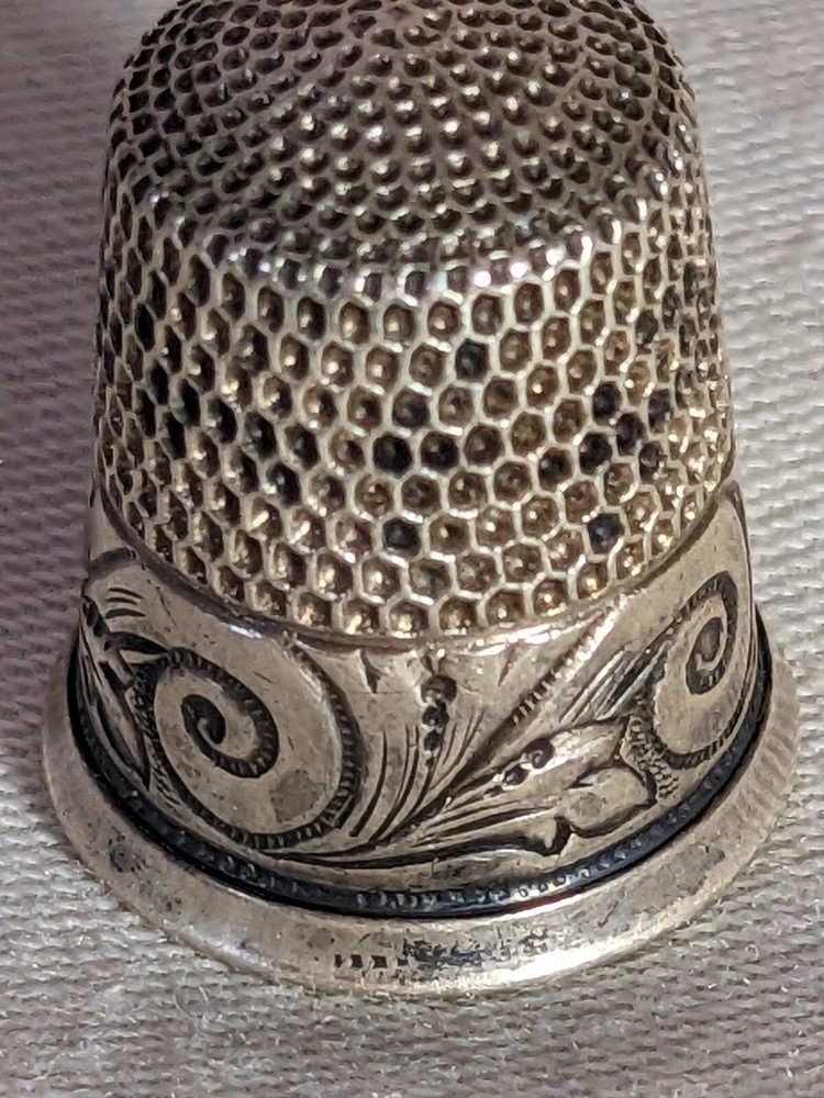 Victorian Sterling Thimble Embossed Design Scrollwork Engraved Marked 11