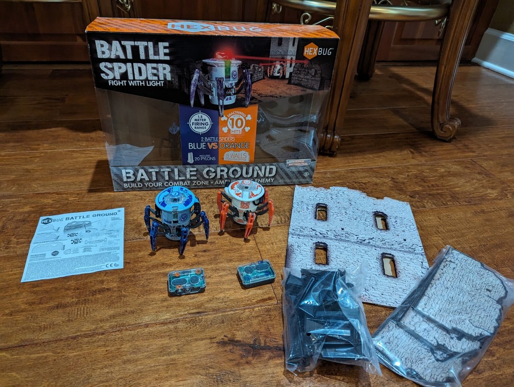 Hexbug Battle Ground Fight With 2 Battle Light Spiders Laser Tag Bots