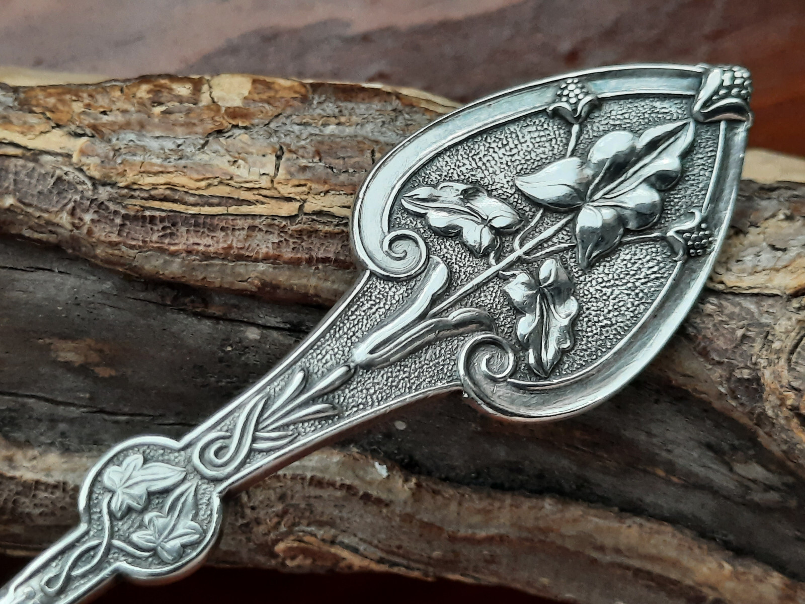 Coin Silver Knowles & Ladd Three Pronged Leaf & Berry Patrn Engraved Sauce Ladle