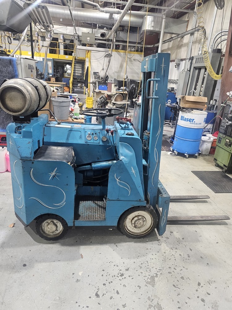 TowMotor Forklift 350