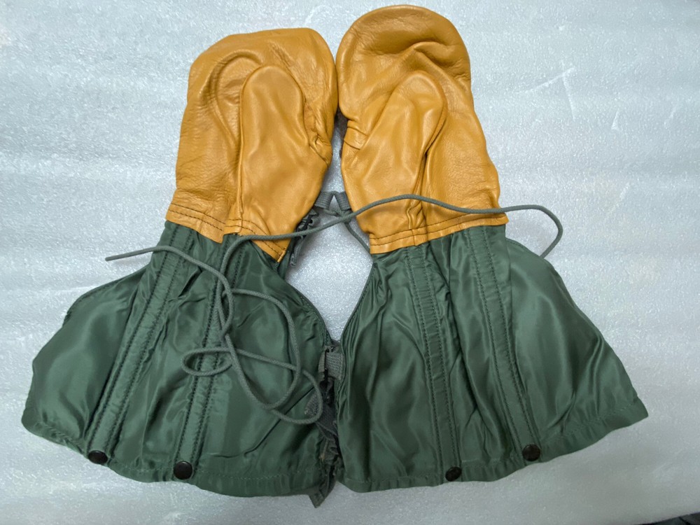 US. Military  Insert Mitten Set Flyer’s Cold Weather,Size Medium,New