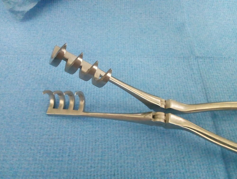V. Mueller SU3190 Beckman Goiter Retractor