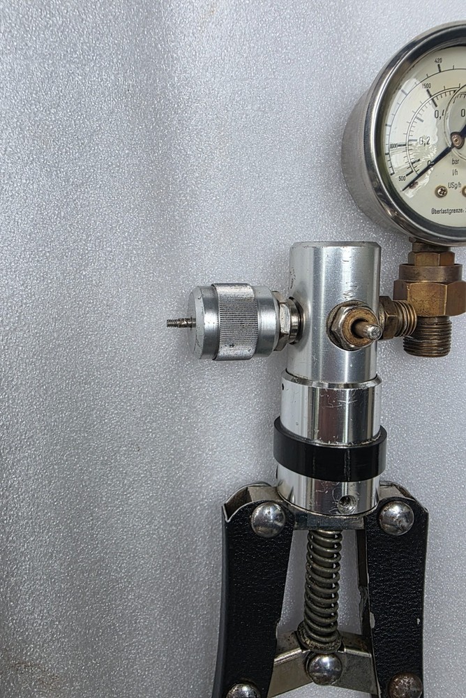 Superb TP1 Hand Held Test Pressure Calibrator Pump