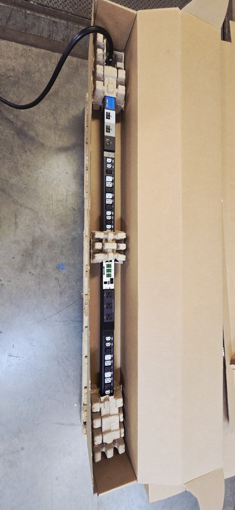Server Technology CUSTOM Smart Master PRO2 (24xC13 + 12xC19) + (3) NEMA 5-20R
