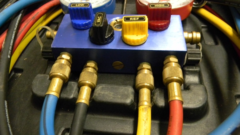 MASTERCOOL FOUR WAY CHARGING AND TESTING MANIFOLD GAUGE SET