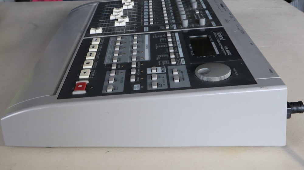 Roland VS-880 VXpanded Digital Studio Workstation Powers up UNTESTED N