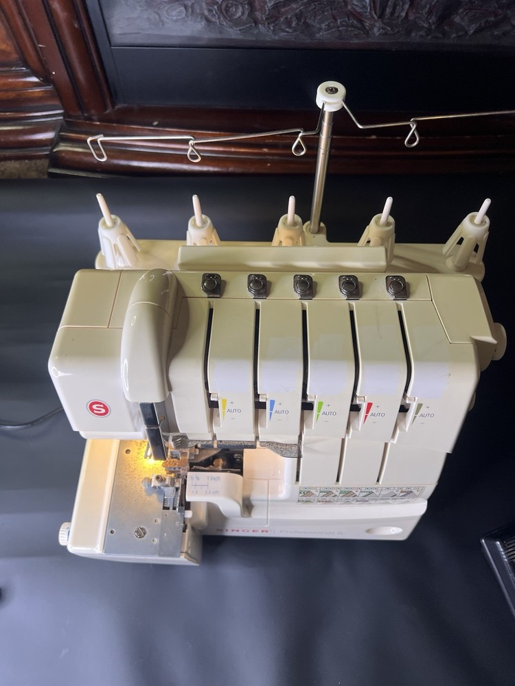 SINGER PROFESSIONAL 5 SEWING MACHINE 14T968DC (WORKING)