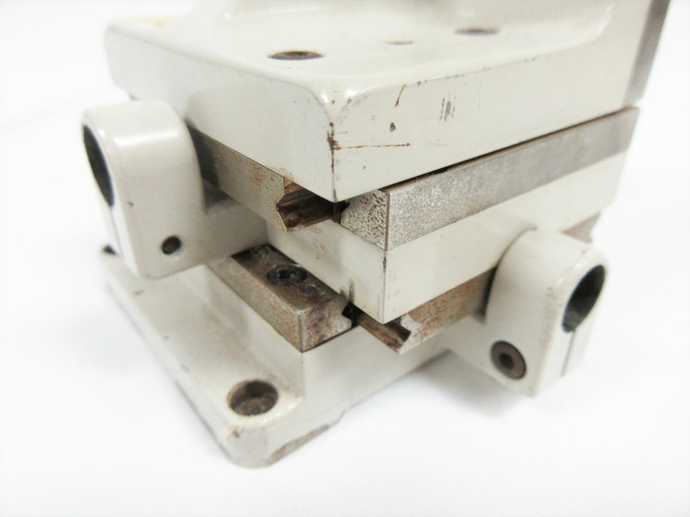 LINE TOOL CO XYZ STAGE THREE AXIS UNIT - RUST