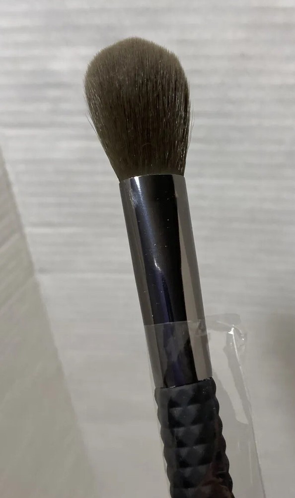 Laruce  Contour Blending Makeup Brush LR342 Texturized Handle New