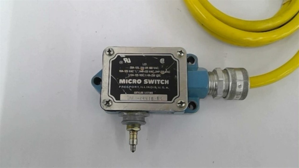 Micro-Switch BAF1-2RN18-RH With Daniel Woodhead LL22035 Cable