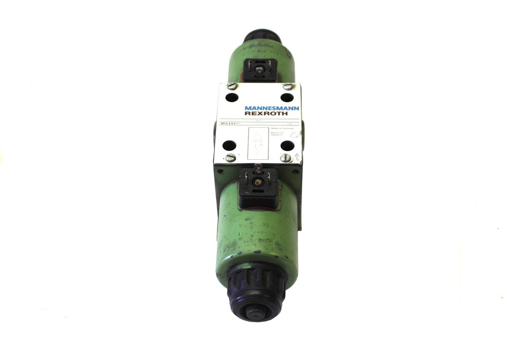 Mannesmann Rexroth 4WE 10 E30/CG24NZ5L Directional Control Valve Used