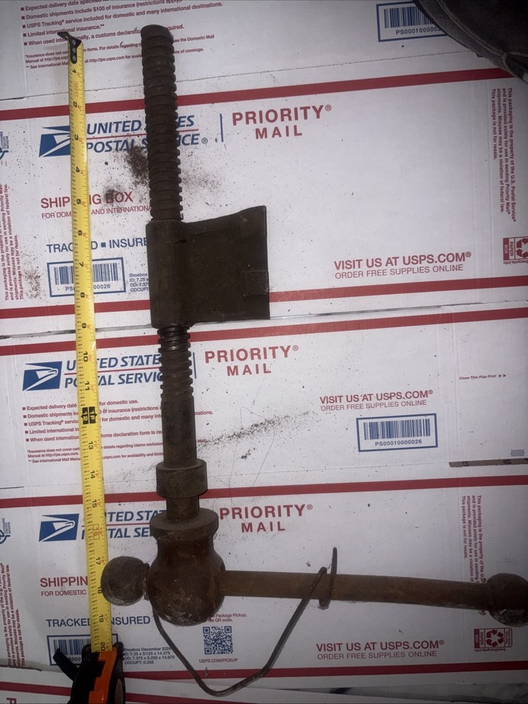Vintage Emmert "Turtle Back" Patternmaker's Vise Main Screw ??
