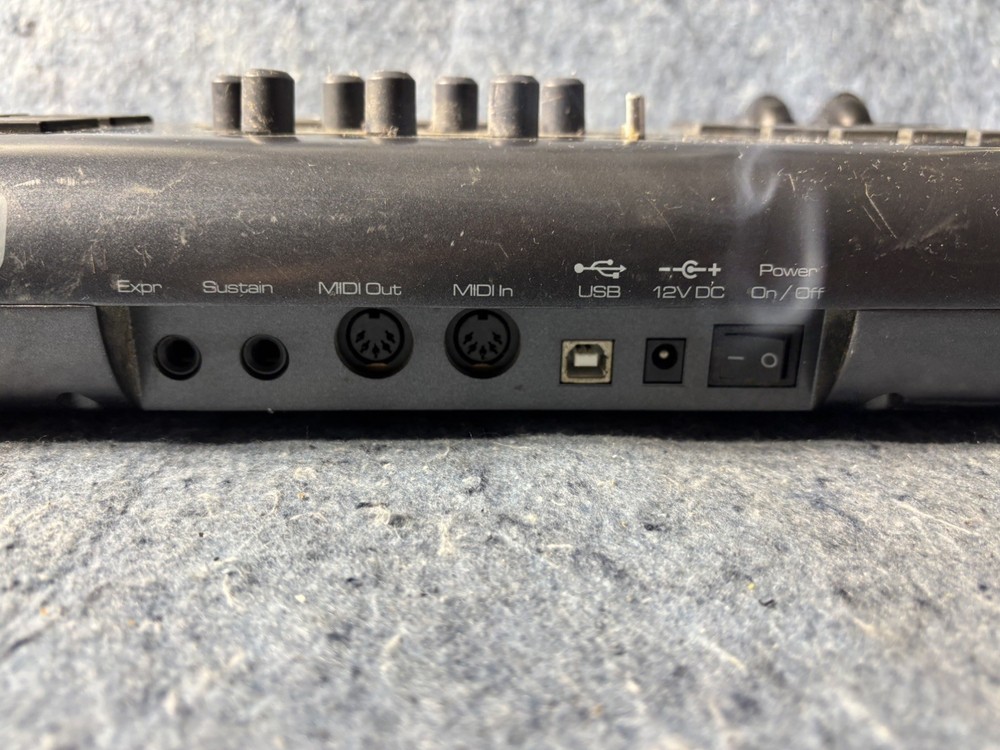 M-Audio Axiom 25-Key Semi-Weighted USB Midi Keyboard Controller read description