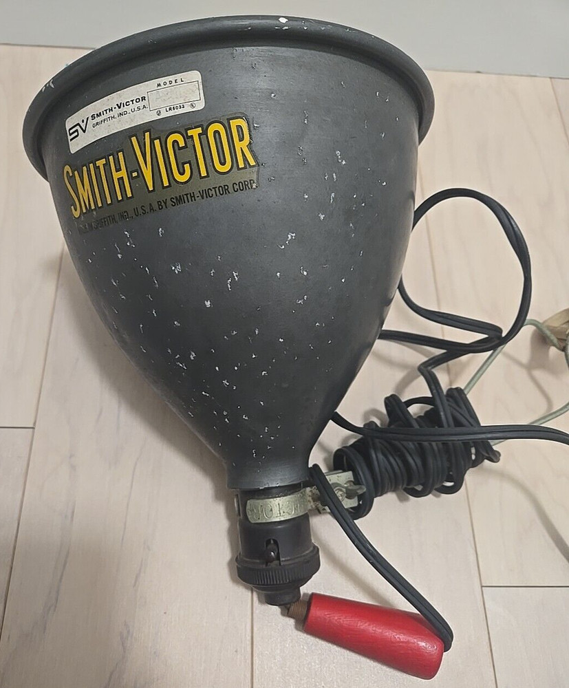 Vintage Smith Victor Light Reflector 7 1/2"  Diameter Tested