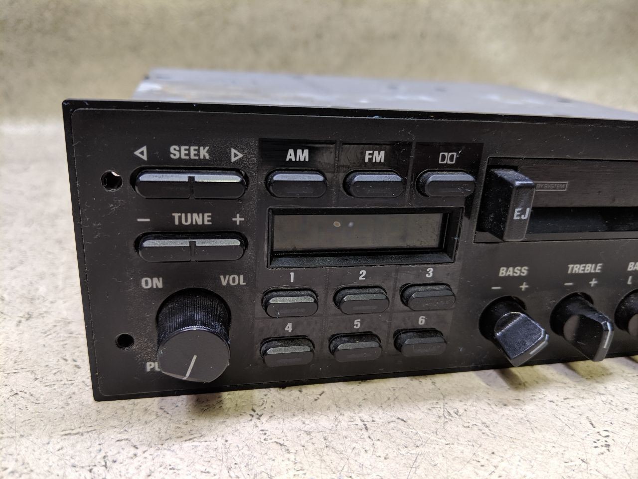 Stereo Radio AM FM Cassette With Clock Fits 91-92 FORD EXPLORER e10-70/203987
