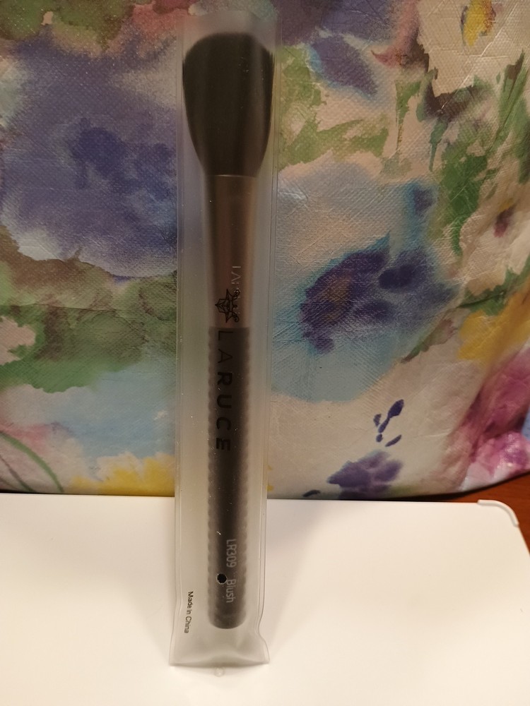 Laruce LR309 Blush Makeup Brush. Full Size.