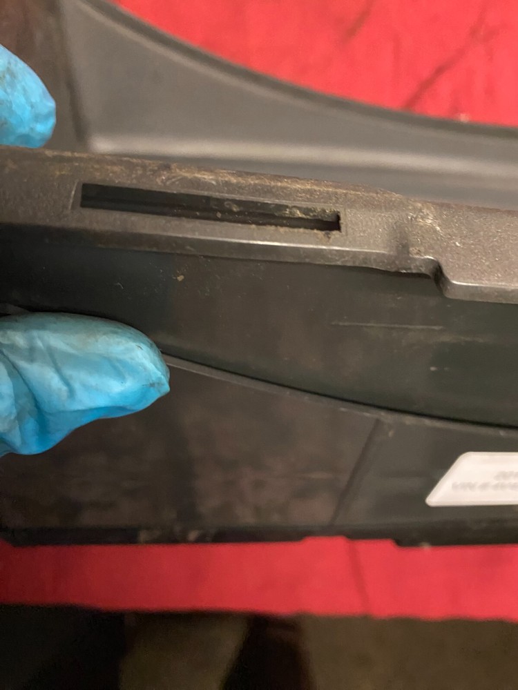 2013 VOLVO VNL DASH GAUGE PANEL CLUSTER 21546092-P02 BROKEN TAB