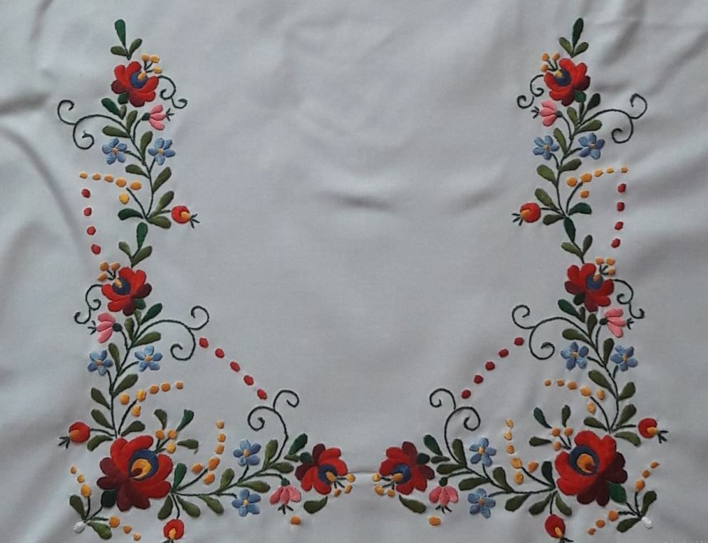 Apron handmade embroidery and serrated, with MATYO pattern - 3395