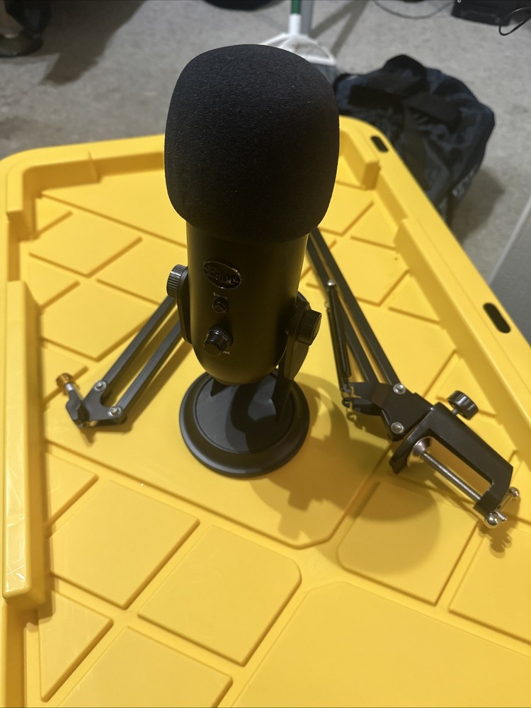 Logitech Blue Yeti USB Microphone Multi-Pattern Gaming Streaming Podcasting