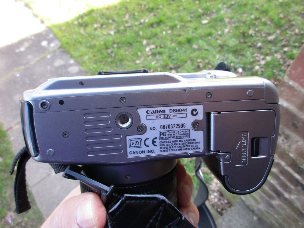 CANON EOS 300 D Digtal DS6041 ,- Untested