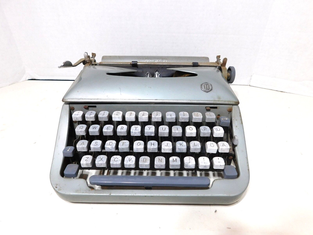 1956 Torpedo 20 Typewriter Serial #898475