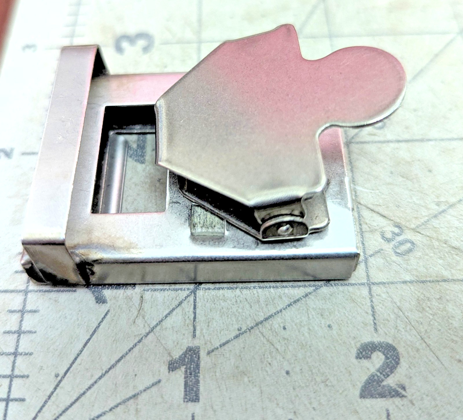 Vintage Radiation Film Badge Dosimeter Holder Military Issue Boxed [B6B3]