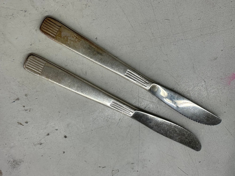 2 Modern Solid Dinner Knives Oneida Silver Silverplate 1956 Skyline 8 3/8"