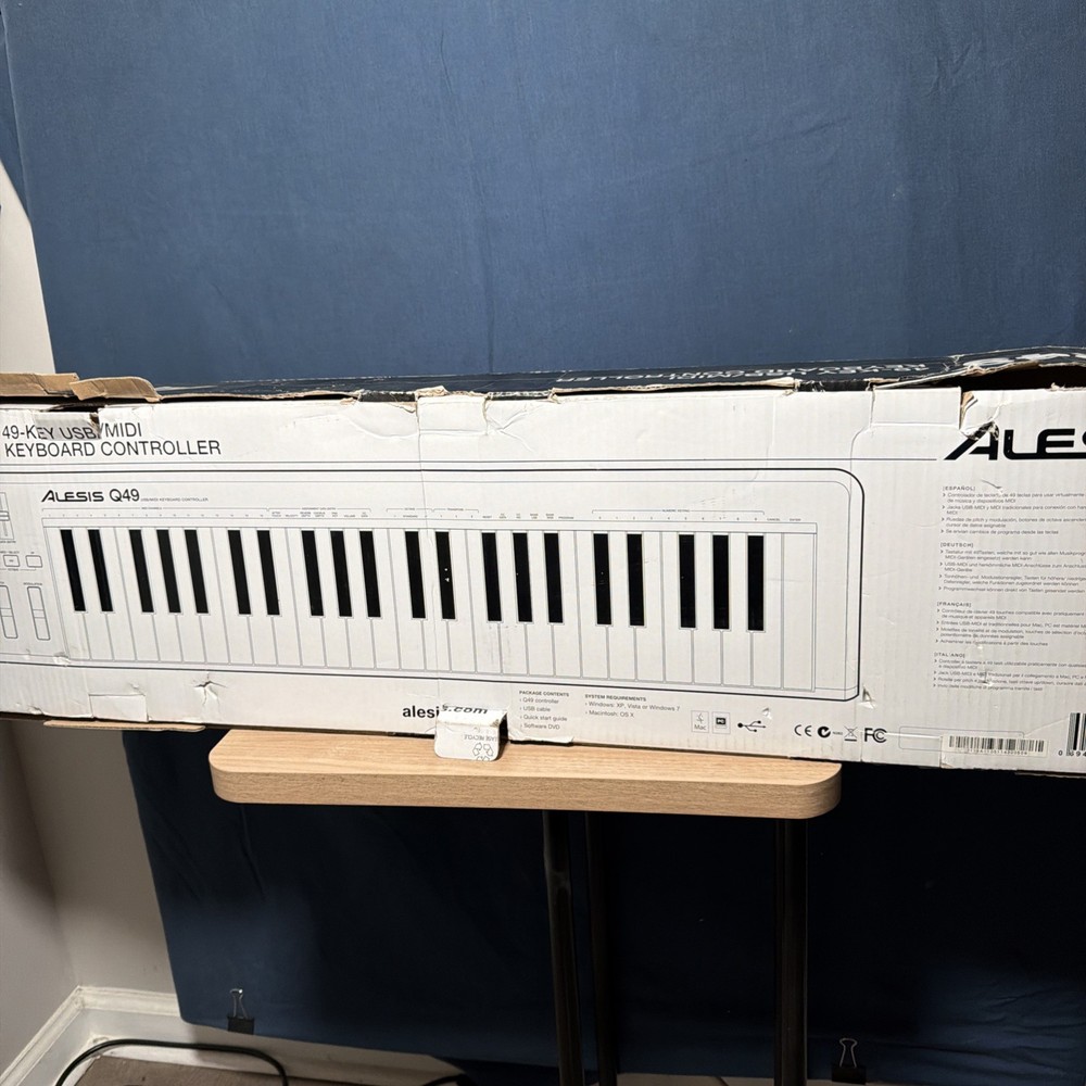 ALESIS Q49 49-KEY USB/MIDI CONTROLLER Og Box