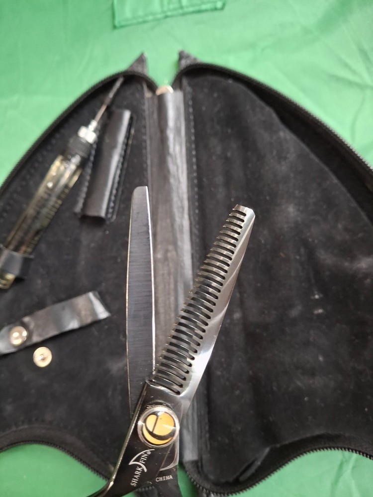 Sharkfin 440-A Scissors & Thinning Scissors Kit Includes DVD.
