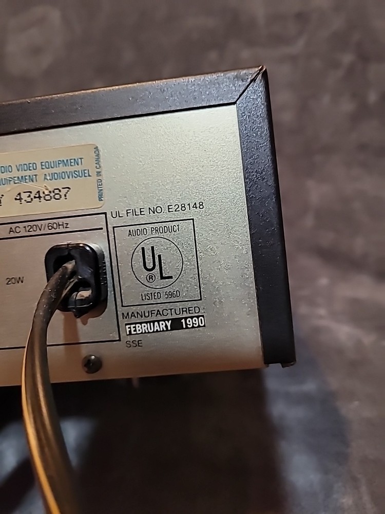 HARMON KARDON HD7500 Compact Disc Player (READ)