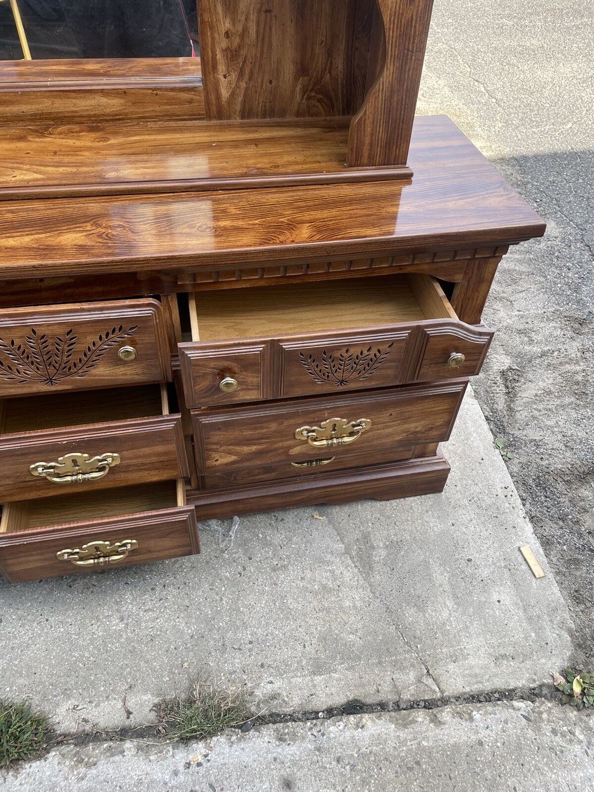 Bedroom Dresser with Glass Mirror Some Flaws Please Read