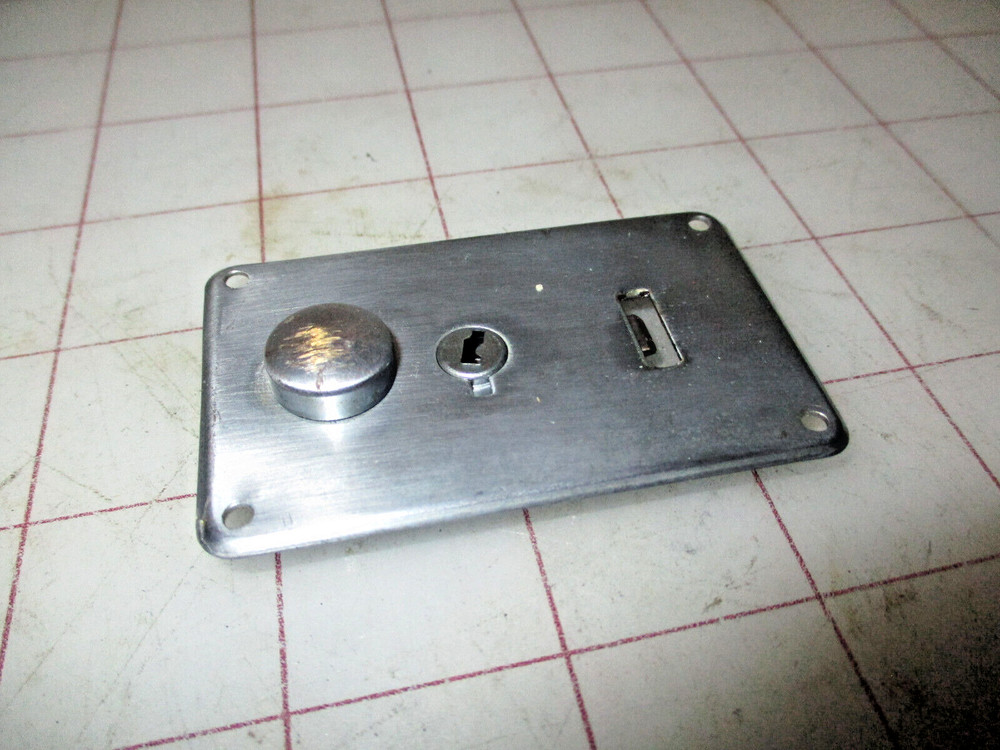 Singer Sewing Machine 221 Case Lock with beveled edges