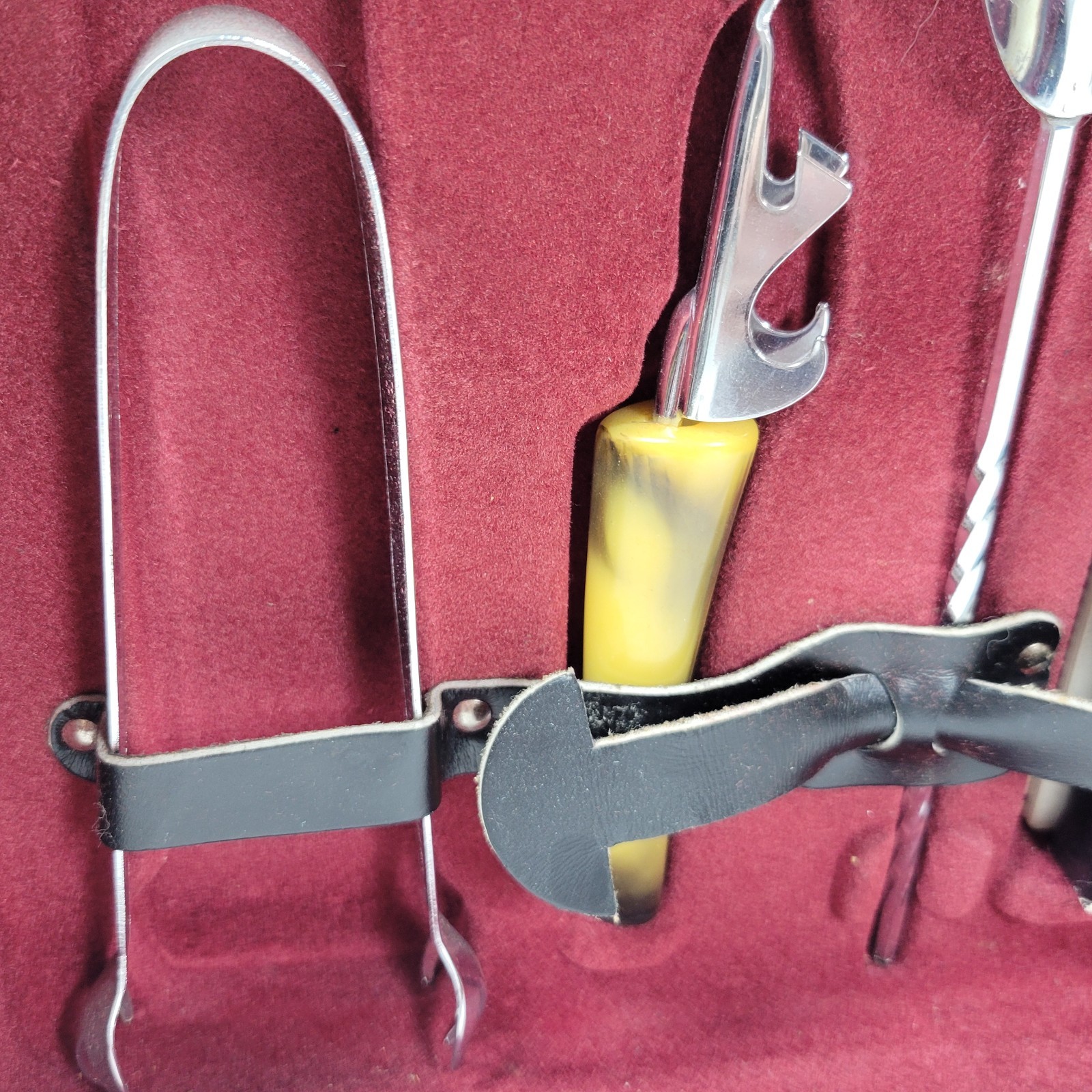 Vintage Portable Travel Bar Executair 737 Trav-L-Bar Case Key Uniroyal Royalite