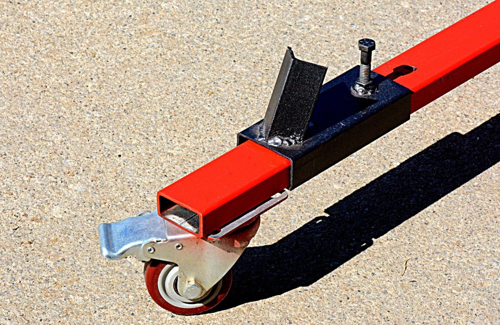 TRIPOD DOLLY WITH BALLBEARING LOCKDOWN CASTERS.