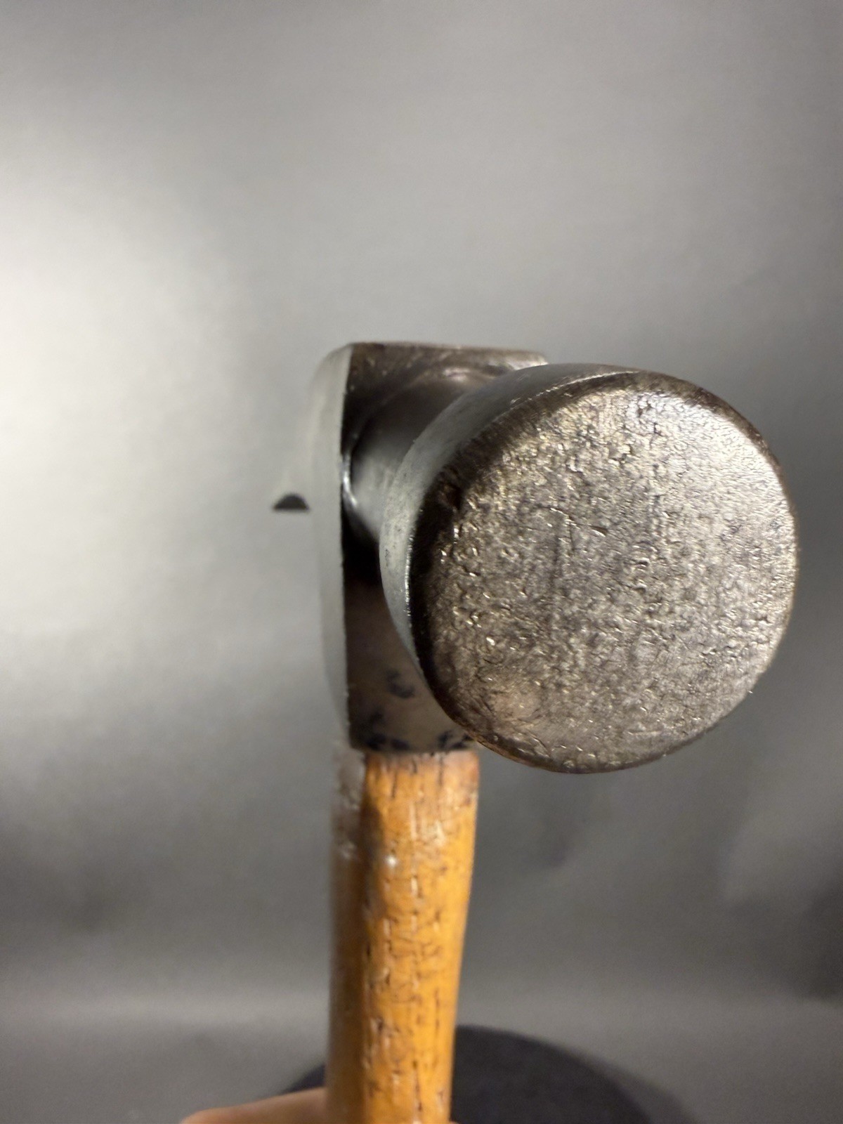 ZENITH MARSHALL WELLS Straight Claw Bell Faced Hammer. Attractive Condition.