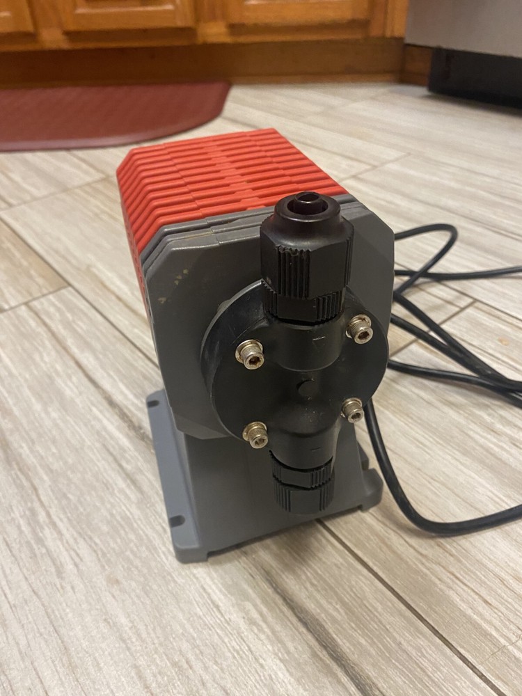 Iwaki metering pump EH E36 E 1 -PC