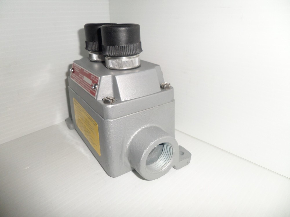 ⭐NEW IN BOX⭐ APPLETON EFDB110DU2 EXPLOSION PROOF START/STOP PUSH BUTTON 1"