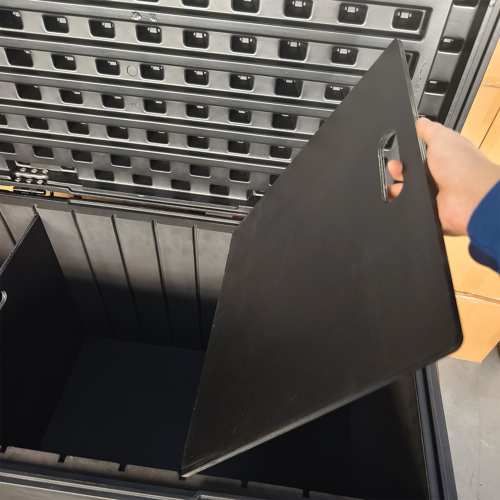 44" x 22" x 24"Cable Trunk Road Case with Wheels and Divider Stackable Road Case