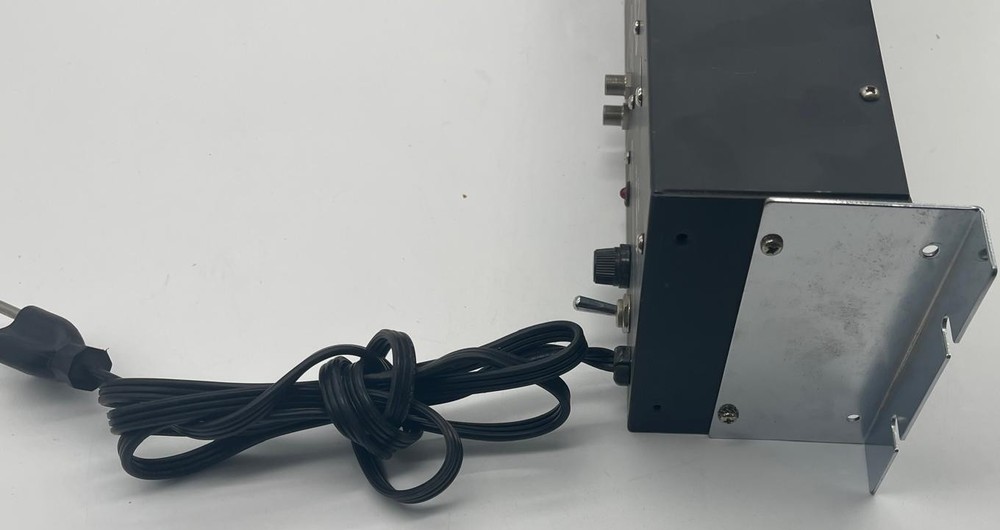 TW PDA‑52 UHF/VHF/FM Distribution Amplifier – Powers On – Untested Further