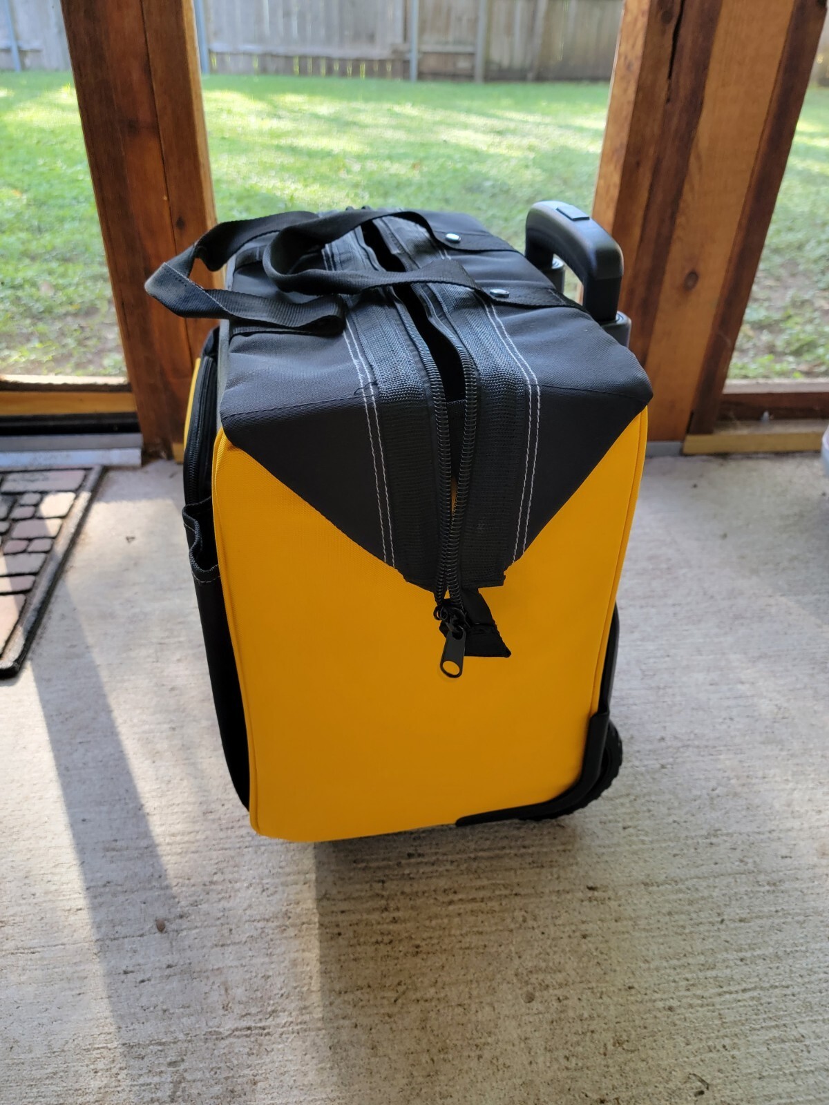 New Dewalt Large Rolling Heavy Duty Tool Bag / Box With Telescoping Handle