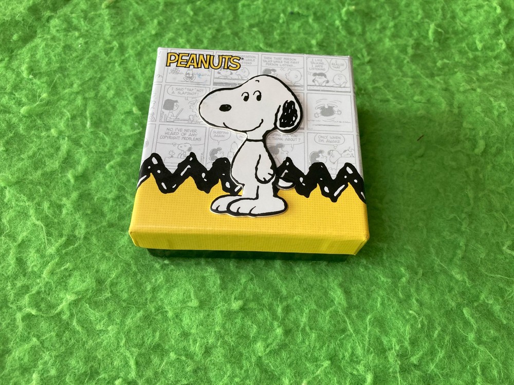 Peanuts Snoopy Gift Box 3x3x1.25 Yellow Black White Comic Strip Background Empty
