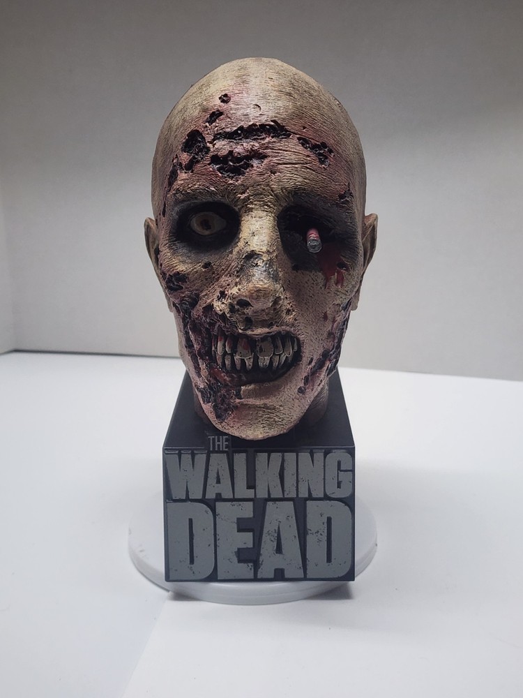 AMC Walking Dead Zombie 2 Dvd Head Display Case Please Read