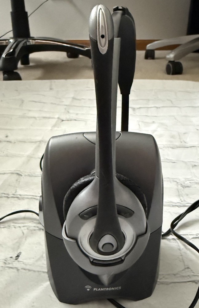 Plantronics CS351N Wireless Office Phone Headset Base System Powers On