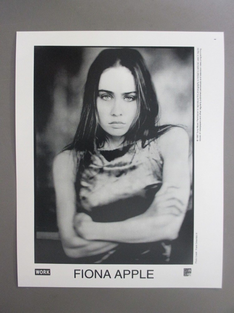 Fiona Apple black & white 8 X 10 glossy promo photo 1997 !