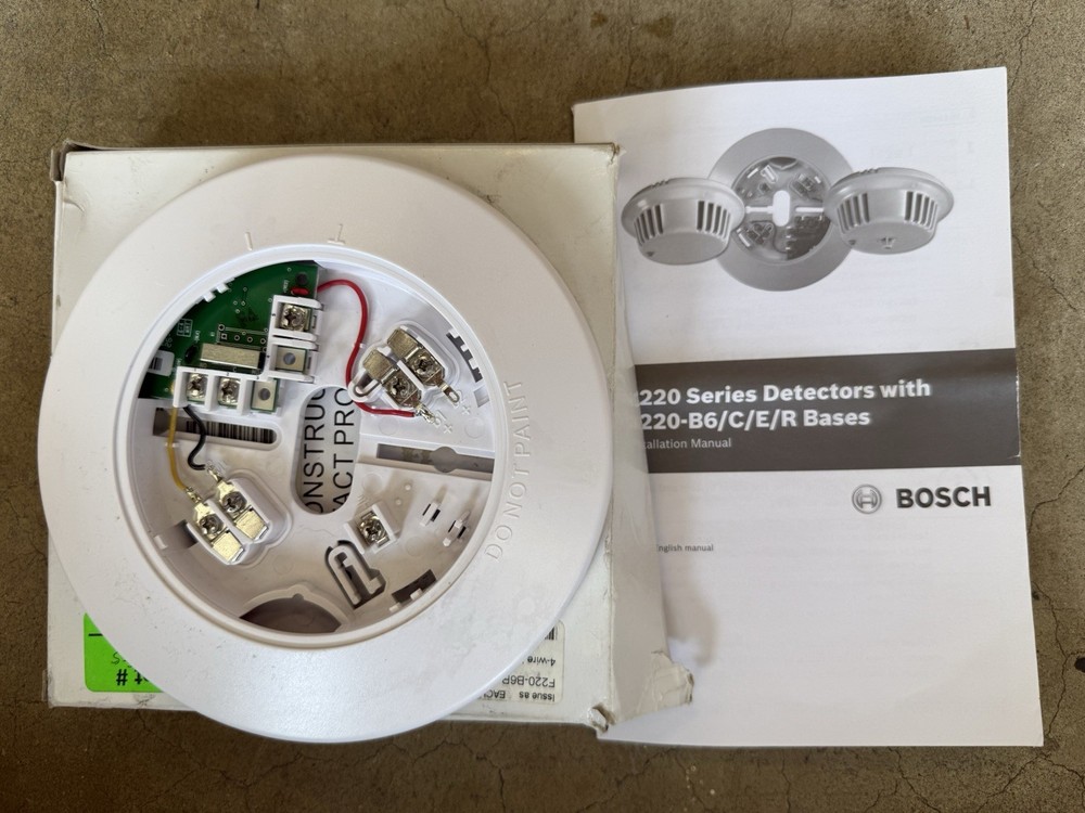 BOSCH SECURITY SYSTEMS F220-B6R Four-wire Mounting Base